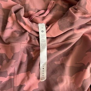 Lululemon Wunder Train High-Rise Crop Pant 23” - camo. Used.  Size 18